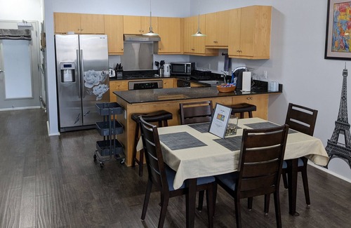 Anaheim Colony Historic District Apartment | Modern Condo downtown Anaheim Disneyland