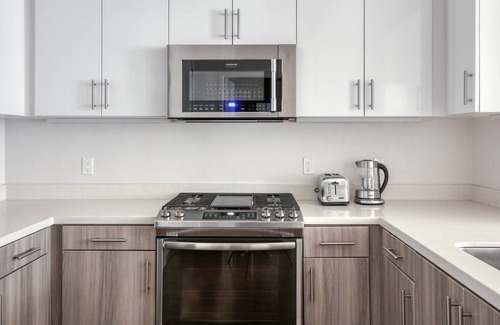 Palms Apartment | Modern Culver City 2BR w/ Gym, Roof & Lounge, nr 405, by Blueground