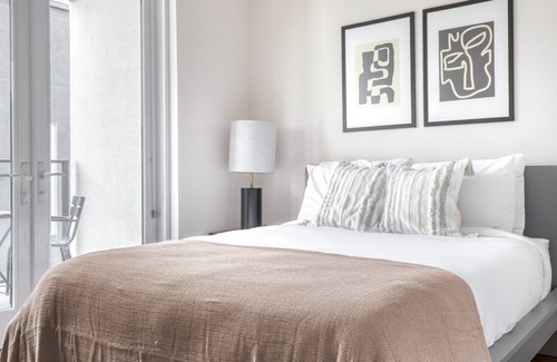 Palms Apartment | Modern Culver City 2BR w/ Gym, Roof & Lounge, nr 405, by Blueground