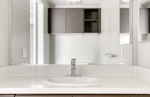 Little Tokyo Apartment | Modern Downtown 2BR w/ Pool, W/D & Gym, near 7th St Metro, by Blueground
