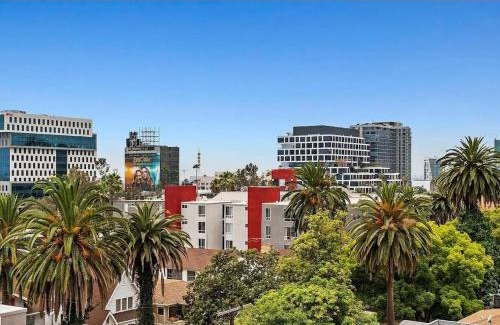 Hollywood Apartment | Modern Escape in Hollywood with Rooftop & City Views