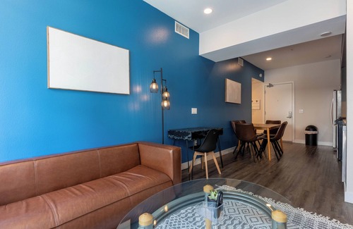 Hollywood Apartment | Modern Gem in Hollywood