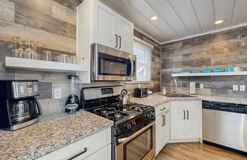Lakeside Park Cabin | Modern Hideaway with Hot Tub & Firepit | Walk to Beach & Heavenly Village