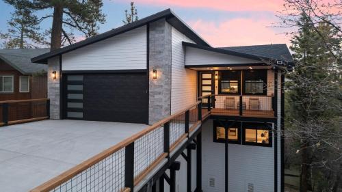 Upper Moonridge House | Modern Lodge Near Lake Village Snow Summit Game Room Decks Firepit Views