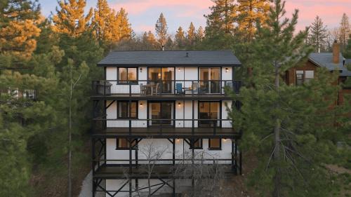 Upper Moonridge House | Modern Lodge Near Lake Village Snow Summit Game Room Decks Firepit Views
