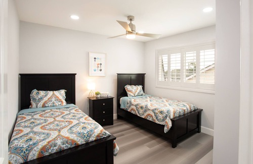 Fountain Valley House | Modern Luxury steps to Mile Square Park, 10 guest