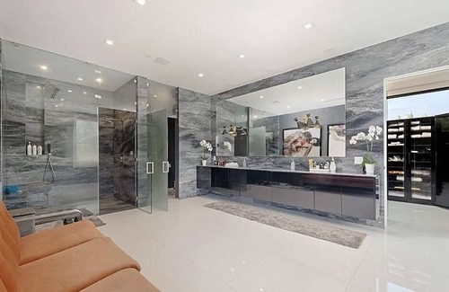 The Flats Villa | Modern Mansion In Beverly Hills Flats
