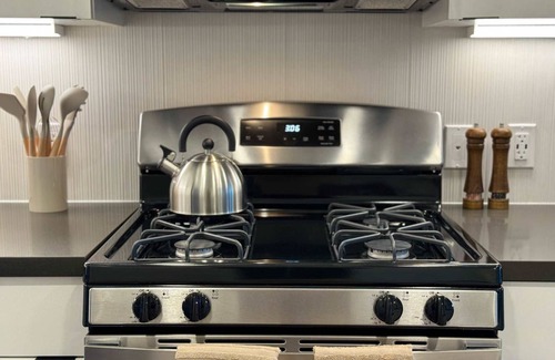 Lyon Street Apartment | Modern Retreat 10 Min from Disneyland With Pool & Gym