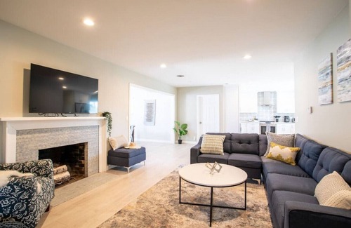 West Covina House | Modern Serenity Space BBQ with High-Speed Internet, Workspace, & Cool AC