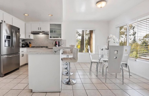 Sherman Oaks House | Modern spacious 4bed house & 3bath near Universal studio, Hollywood Los Angeles.