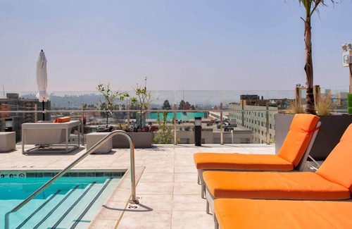 Downtown Apartment | Modern Stylish 2 Bedroom Home Close to Americana