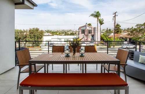 South Redondo House | Modern & Sun-Filled Family Home