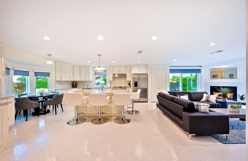 Olde Carlsbad House | Modern Tamarack Cottage Beautiful Beach Getaway, Water Views, Walk to Ocean + Dining