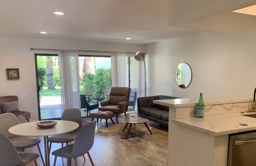 Palm Springs Condo | Modern & Walkable South Palm Springs Condo