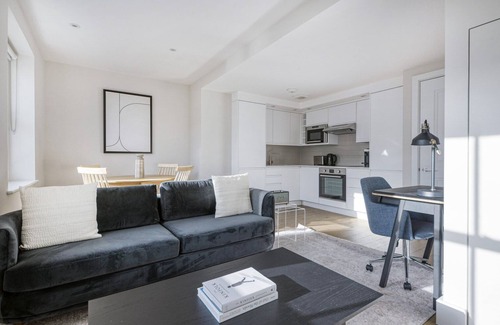 Waterloo Apartment | Modern Waterloo 2BR open plan with Balcony on Lower Marsh, by Blueground