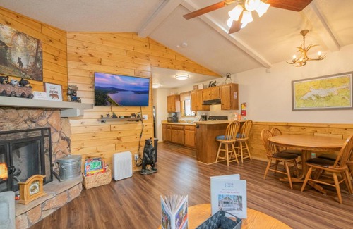 Big Bear Lake House | Moonridge Mountain by Big Bear Cool Cabins