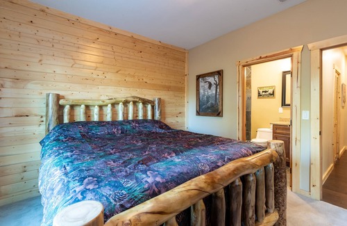 Upper Moonridge Cabin | Moonridge Serenade Log Cabin Retreat- Spa- Games