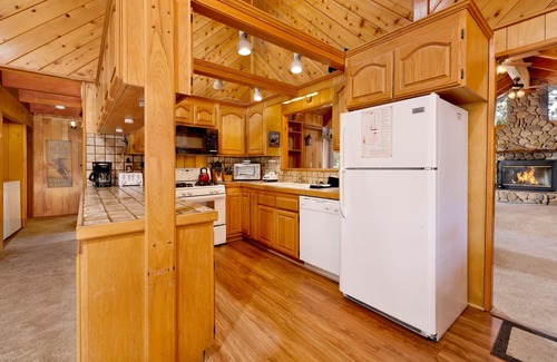 Summit Estates Cabin | Moose Creek Ski Haus Chalet w/Hot Tub + Pool Table