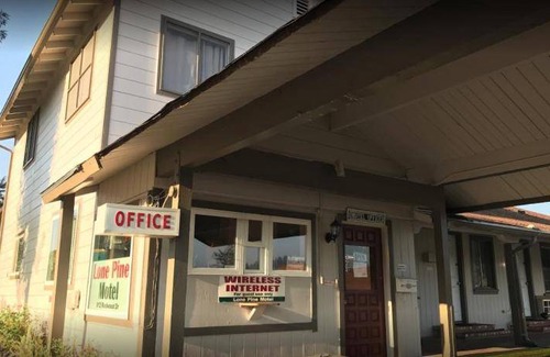 Garberville Hotel | Motel ∙ 5 guests