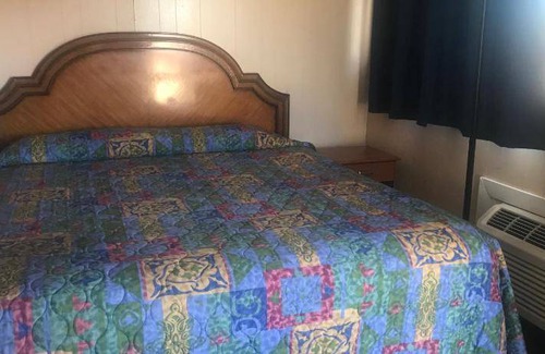 Garberville Hotel | Motel ∙ 5 guests