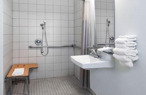 Anaheim Resort Hotel | Motel 6 Anaheim Maingate