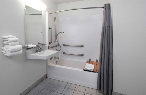 Anaheim Resort Hotel | Motel 6 Anaheim Maingate