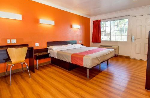 Garden Grove Hotel | Motel 6 Garden Grove