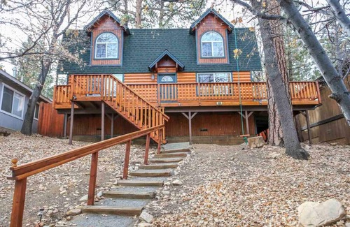 Sugarloaf House | Mountain Cabin-Spa-Fireplace-Walk to Forest!
