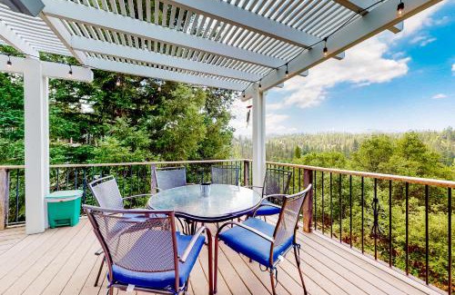 Groveland House | Mountain Lake Retreat