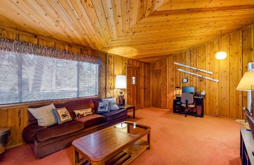 Big Bear City House | Mountain Tranquility