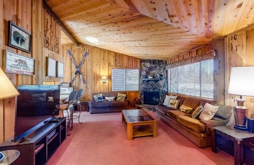 Big Bear City House | Mountain Tranquility