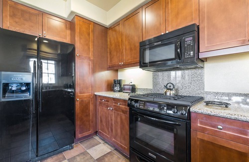La Quinta Condo | Mountain View! Luxurious Villa near Clubhouse with Mountain Views - Pet Friendly! - Upstairs (C48)