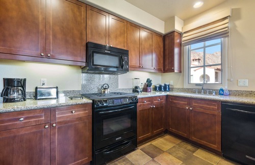 La Quinta Condo | Mountain View! Luxurious Villa near Clubhouse with Mountain Views - Pet Friendly! - Upstairs (C48)