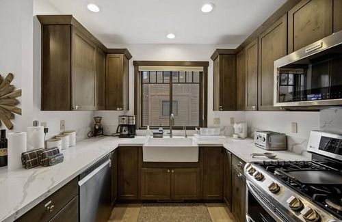 Mammoth Lakes House | Mountainside - The only new/premium townhomes at Canyon Lodge