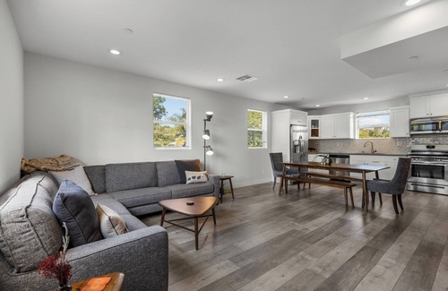 East Hollywood House | Multi-story townhome w/Hollywood sign views in safe neighborhood Melrose & 101
