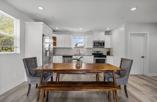East Hollywood House | Multi-story townhome w/Hollywood sign views in safe neighborhood Melrose & 101