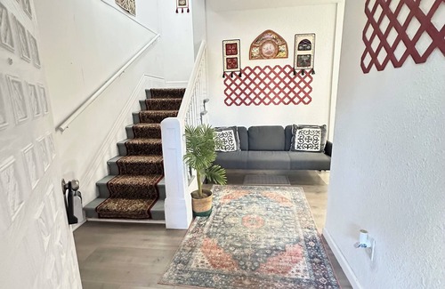 Downtown Los Angeles House | Naryn Guest house