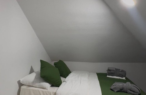 Downtown Los Angeles House | Naryn Guest house