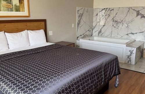 Garden Grove Hotel | National Inn Garden Grove