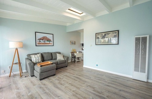 Beach Barber Tract Condo | Nautical Ocean View Unit! Walk to Windansea! - Ocean Views!