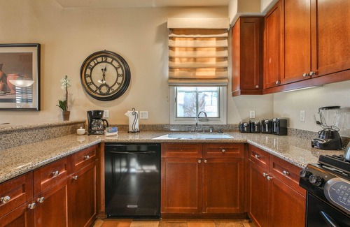 La Quinta Condo | Near Pool! Premier Location at Clubhouse Upstairs, Pet Friendly! (L48)