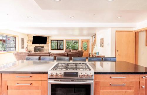 Big Bear House | New! Bearadise Frank's Fort Mountain Estate