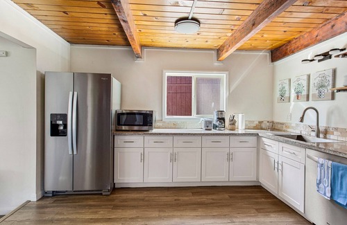 Big Bear Cabin | NEW! ★BEARADISE★ Modern Luxury Cabin