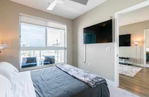 Beverly Hills Apartment | New Construction Modern Luxury Views Pool & Patio an