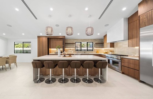 Encino House | New! Exquisite 5 BR villa w/heated pool and spa!