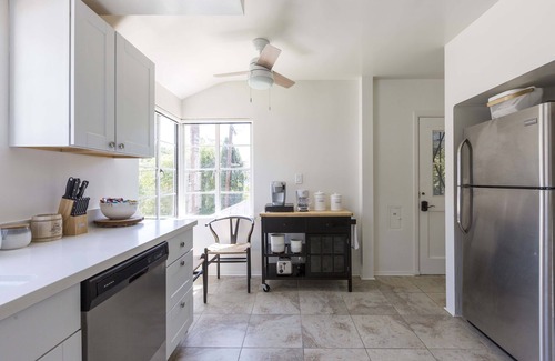 Los Feliz House | New Hollywood Home With Griffith Observatory Views and parking