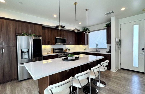 Downtown House | NEW! Modern Coastal Escape 3BD/2.5BA