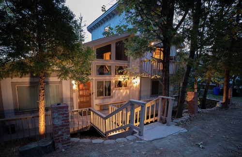 Lake Arrowhead House | *NEW* Rustic & Cozy Hideaway- Fireplace & Deck w/Grill