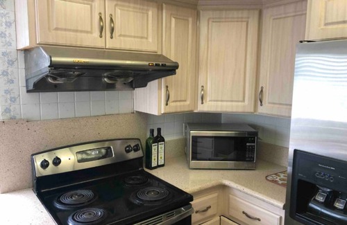 Santa Ana Heights House | New*South Coast Metro*Pool*15 min Newport Beach