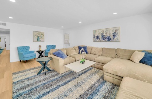 San Clemente Condo | Newly Remodeled Condo - Walk to Beach, Pier, Shopping & Restaurants